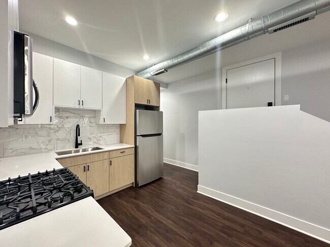 Photo - 2149 W Wilson Ave Unit J03P