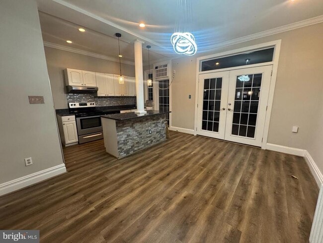 Photo - 228 Ascot Pl NE