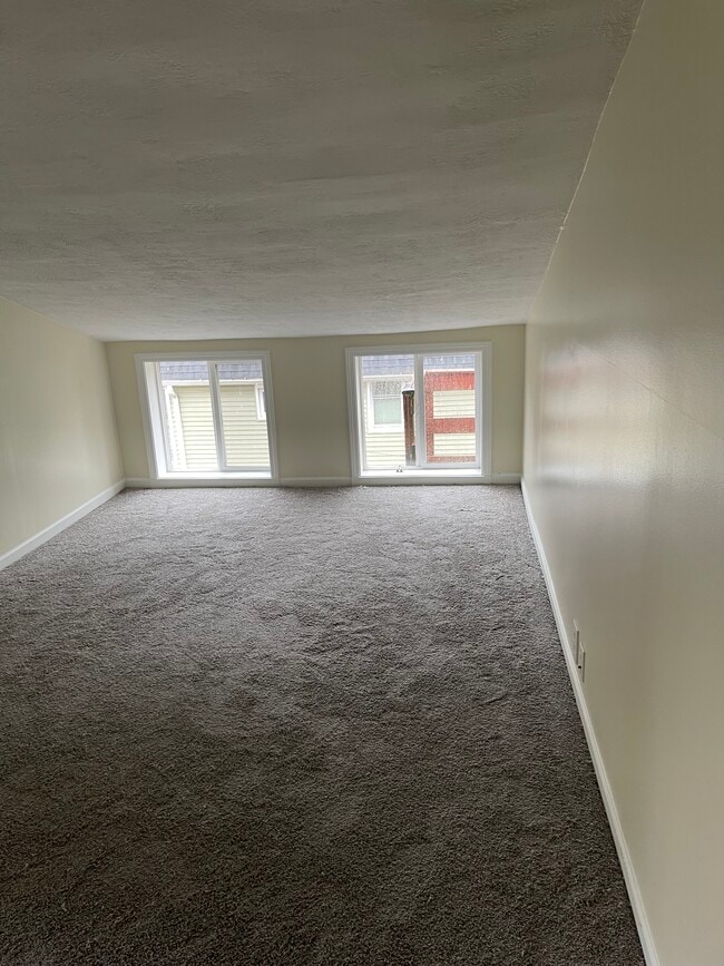 Photo - 127 College Pl - Utilities Included