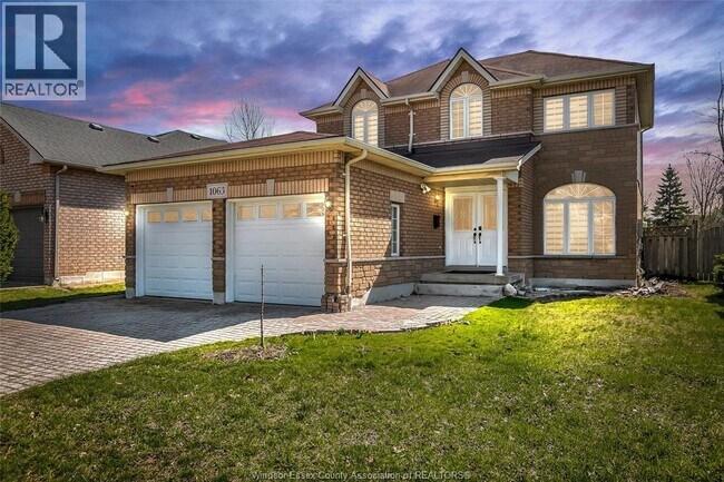 Photo - 1063 Peach Blossom Crescent