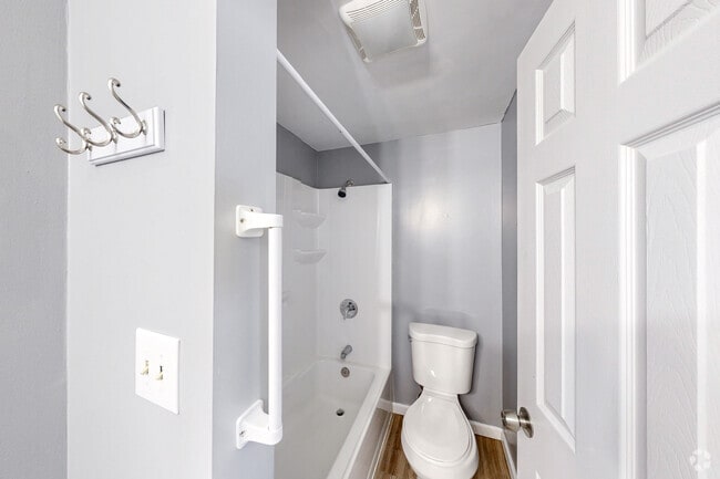 3BR, 1.5BA - Bathroom