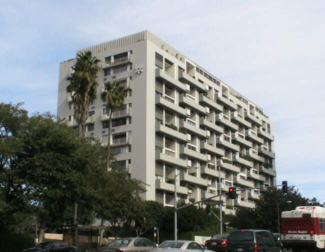 Southwest corner from Wilshire Boulevard - Wilshire Terrace