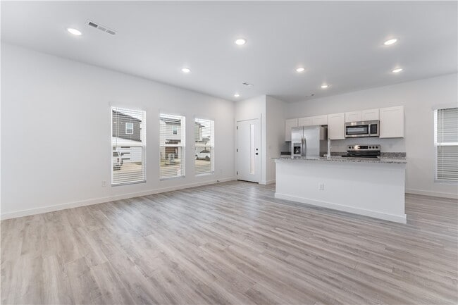 Photo - 840 Boardwalk Ave