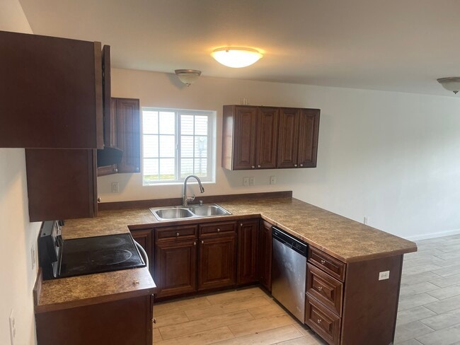 Kitchen - 4096 W Marble Way