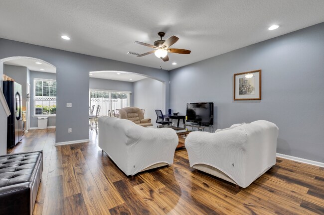 Photo - 3690B Creswick Cir