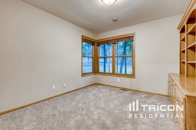 Photo - 8915 Umbria Pl N