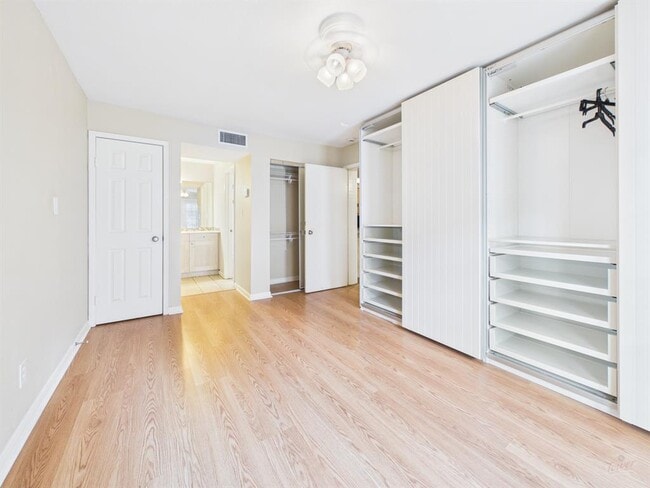 Photo - 7685 Northcross Dr Unit 208