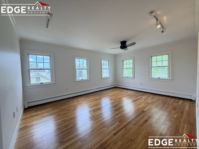 Photo - 119 Sciarappa St Unit 3