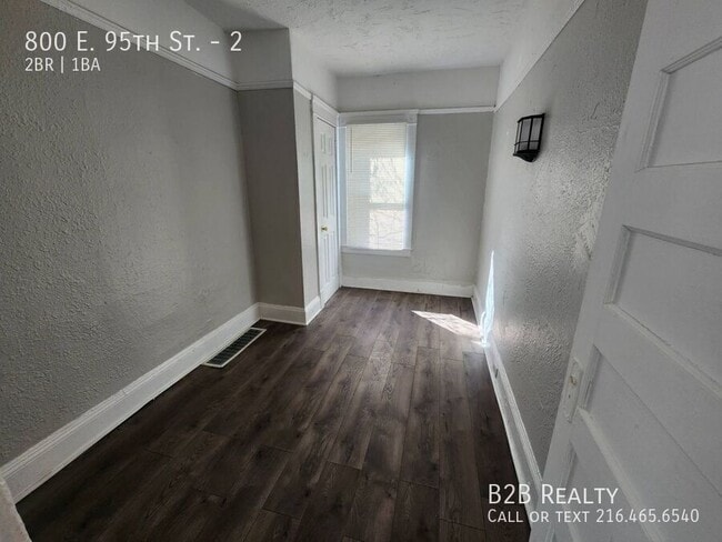 Photo - 800 E 95th St Unidad 2
