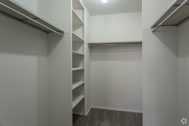 2BD 2BA 1,300 sq. ft.