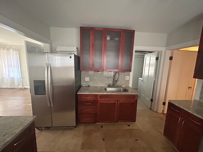 Photo - 1237 S 58th Ave