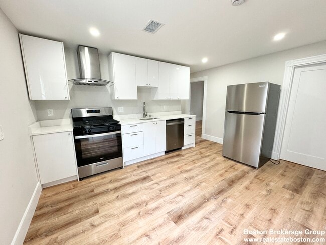 Building Photo - 10 Pond St Unit 1 Rental