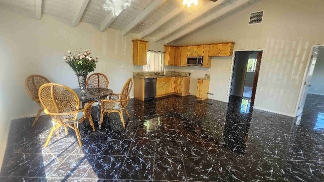 Photo - 17251 Gresham St