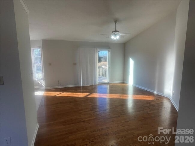 Photo - 1444 Farmington Hills Dr