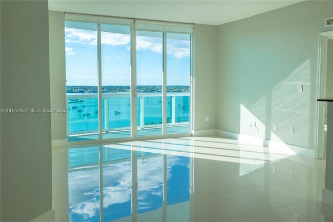 Building Photo - 7900 Harbor Island Dr Unit 920