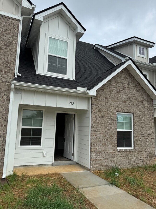 Building Photo - Be the first to live in a 3 bedroom/2 bath in Smyrna