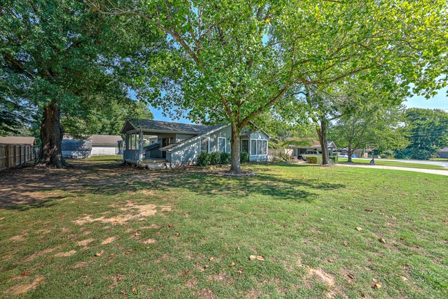 Photo - 312 S Dogwood St