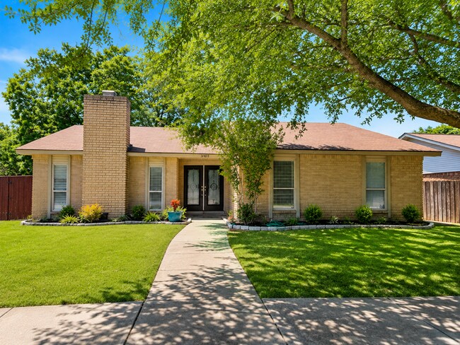 3401 Livingston Ln