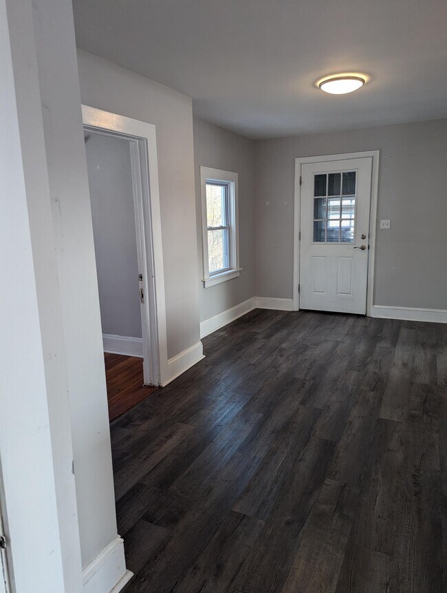 Photo - 419 New London Turnpike