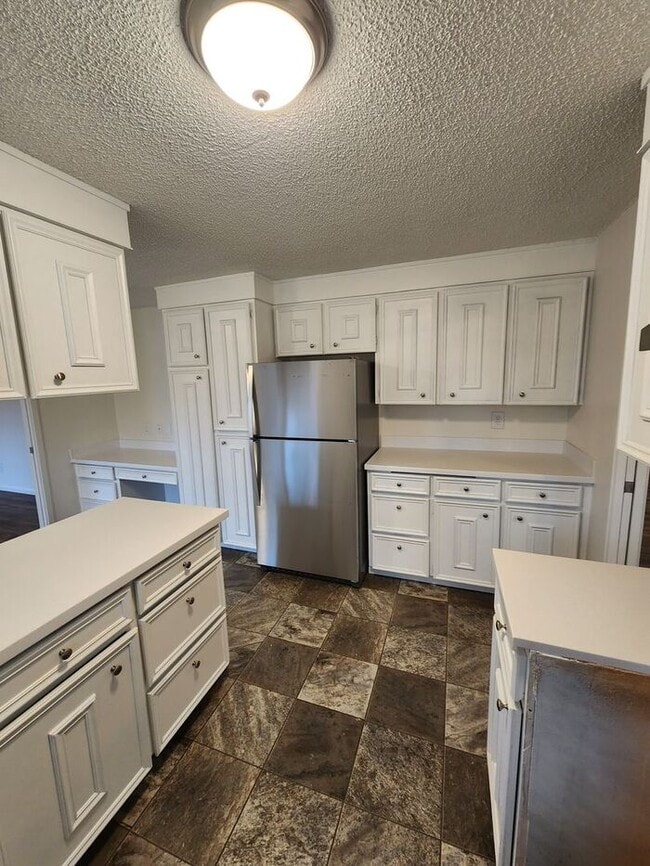 Photo - Nice 3 Bedroom Rambler In the Parkland/Spanaway Area!