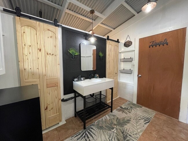 Photo - Remodeled Large Studio walking distance to town