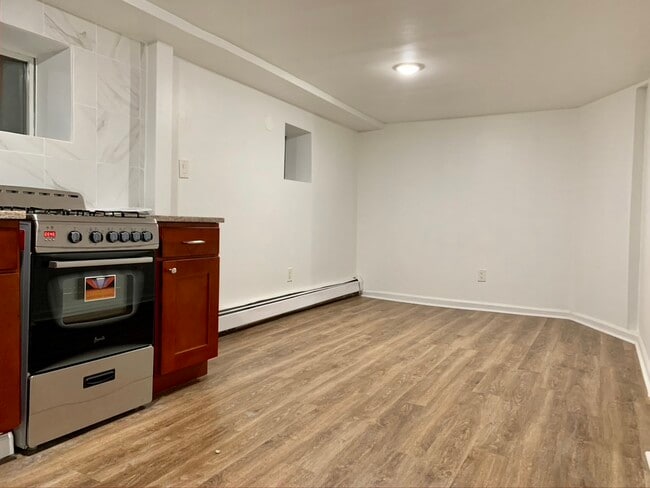 Photo - 19 Laidlaw Ave Unit 1