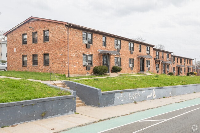 Photo - 454-484 Van Duzer St