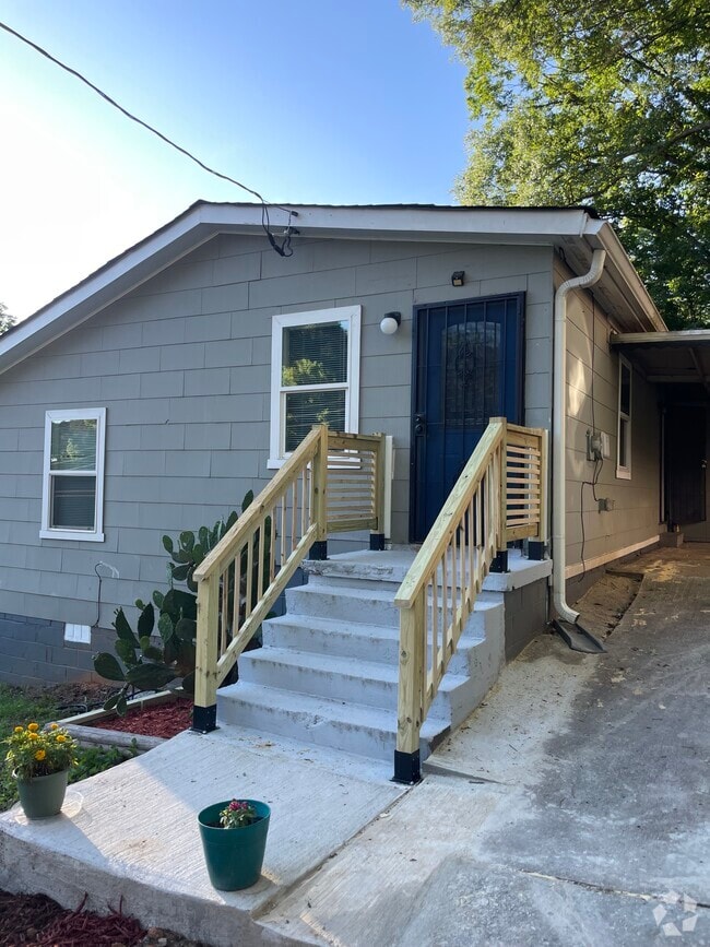 Building Photo - 1627 Mary George Ave NW Rental