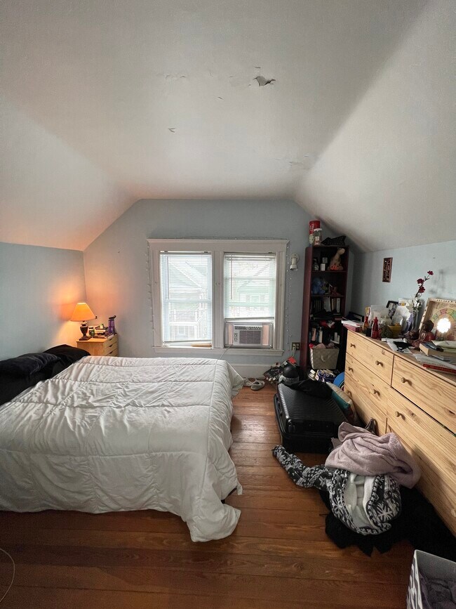 Building Photo - 11 Burnham St Unit 3