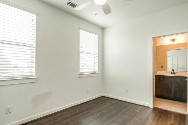 Photo - 3515 S Hills