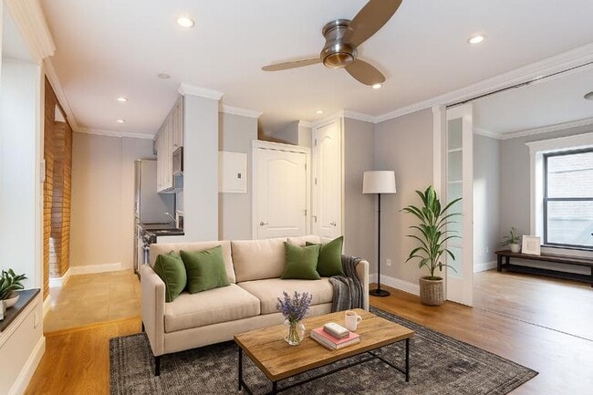 Building Photo - 338 E 100th St Unit 2D