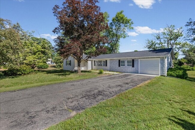 Photo - 1 Spruce Ln