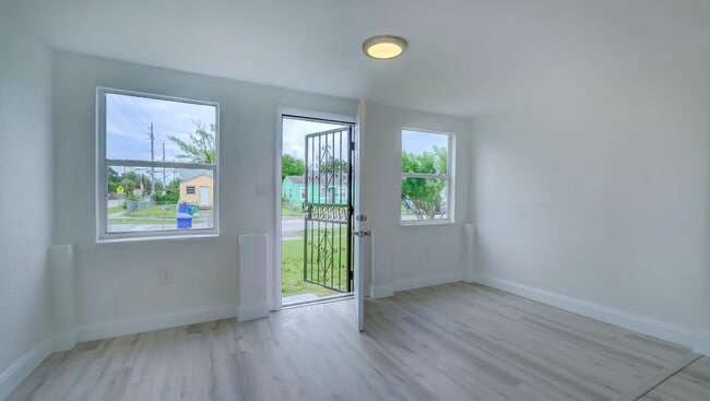 Photo - 790 NW 64th St
