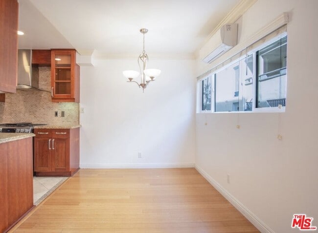 Photo - 1154 S Barrington Ave Unit 109