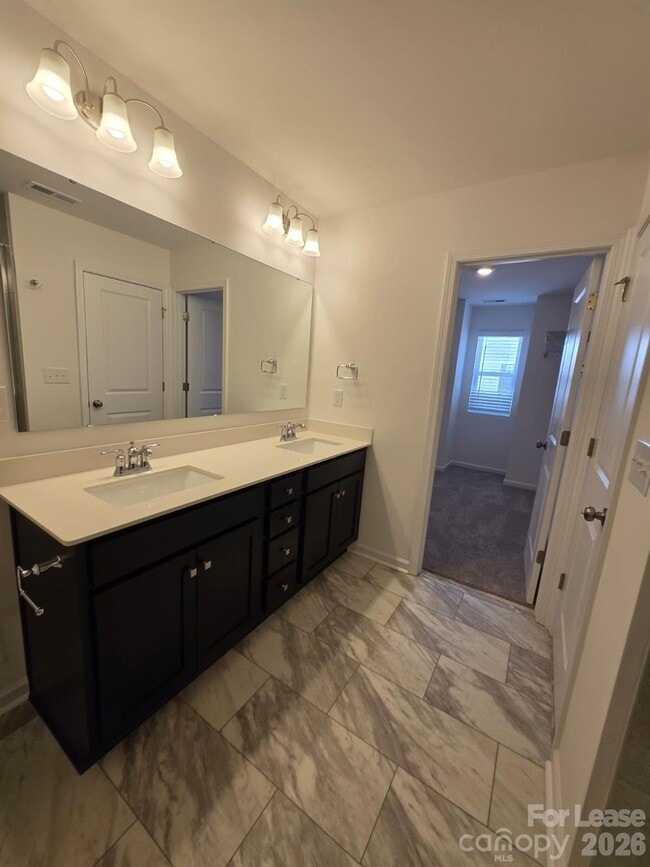 Photo - 774 Kitfox Dr NW