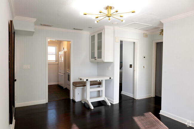 View from living room looking at kitchen, bedroom entrance and dining/office nook - 1217 Landon Ave Rental