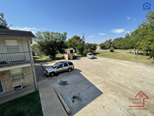 Photo - 1502 NW Kingsbury Ave