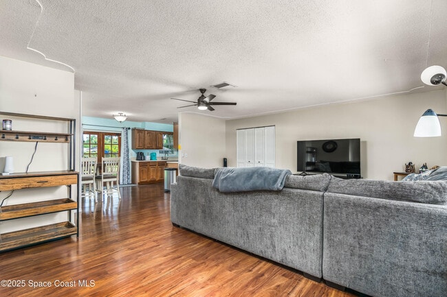 Photo - 3384 Elizabeth St