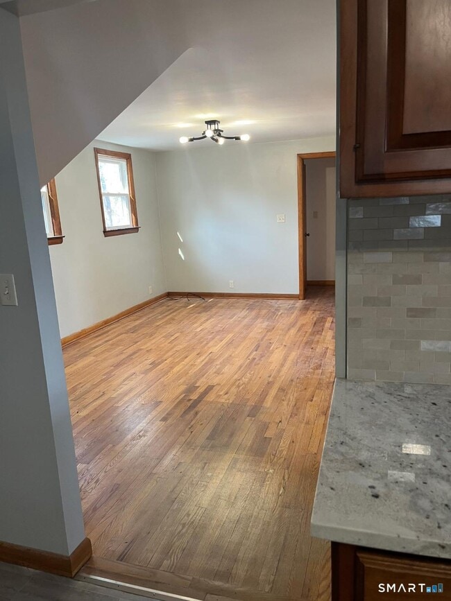Photo - 1106 Main St