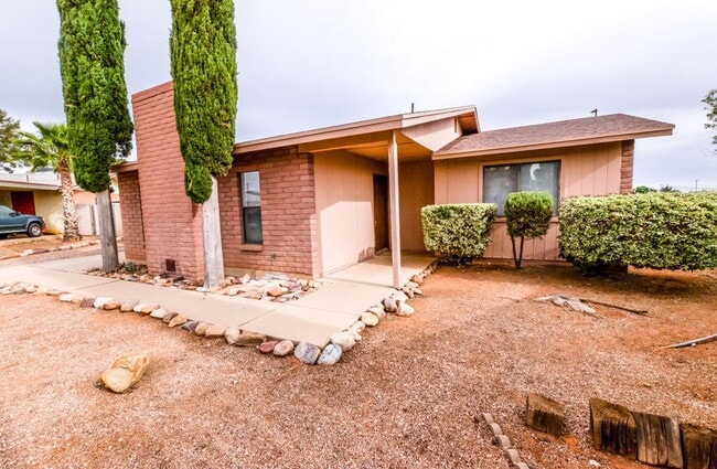 Photo - Charming Cul De Sac Home with Fireplace, Central A/C & Garage!