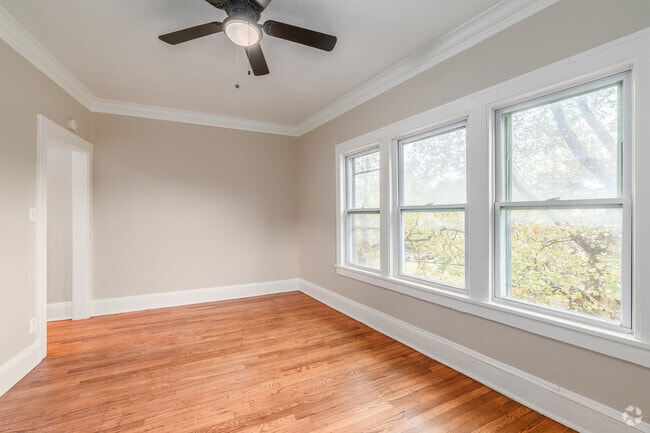 1BR, 1BA - 655SF - Living Room
