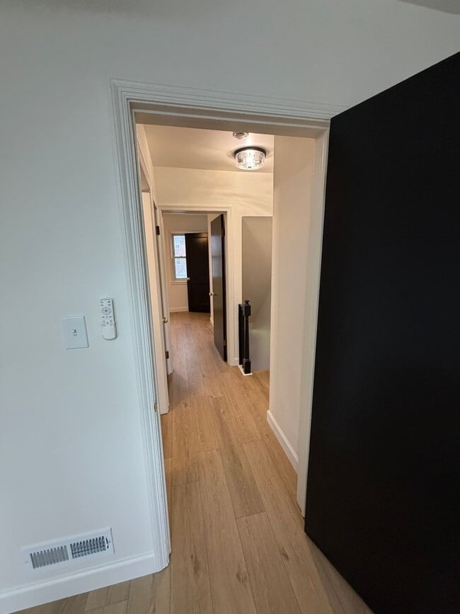 Building Photo - Brand new renovation 2bed 1.5bath
