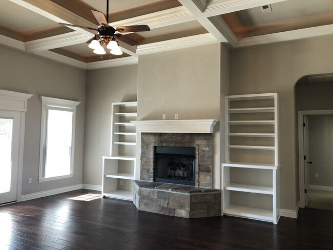 Photo - 4BR / 3Car garage / Fully fenced in backyard - Stunning property
