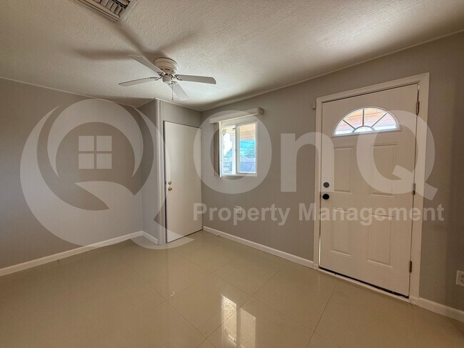 Photo - 3838 E Seneca St