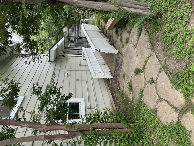 Building Photo - 602 Lovett Ave Rental