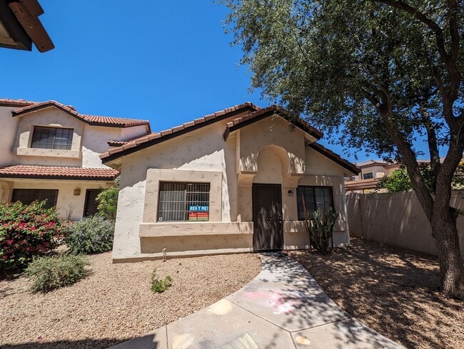 Building Photo - 2 Bedroom Condo in the Sonoma Village Comm...