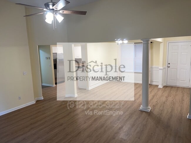 Photo - 295 Creekside Cir