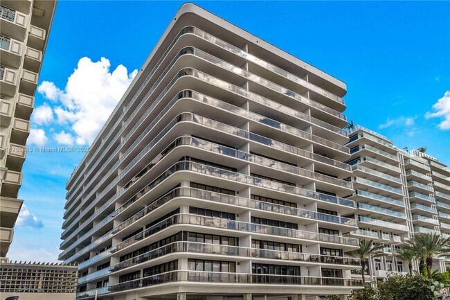 Building Photo - 9455 Collins Ave Unit PH-10 Rental