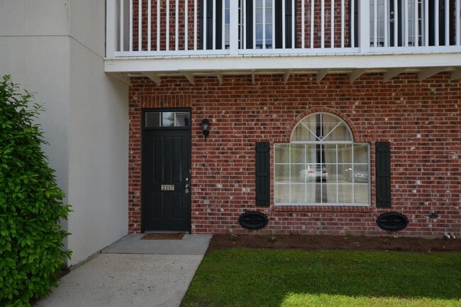 Building Photo - 2117 Cypress Hall Alley
