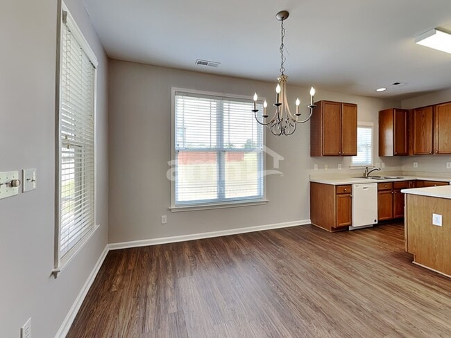 Photo - 209 Haywood Ln
